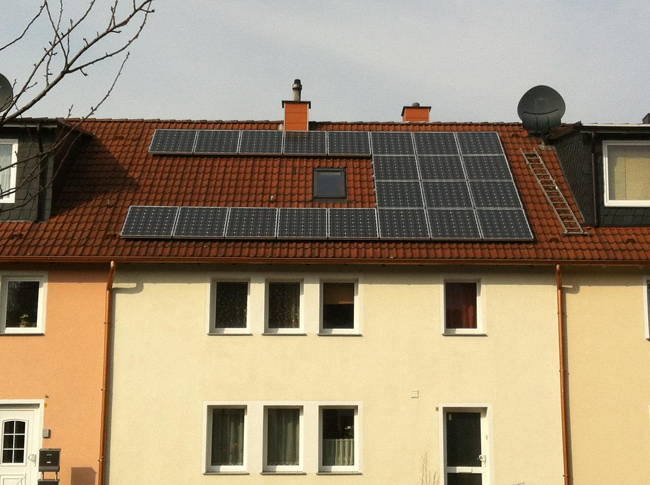 Los paneles solares fotovoltaicos y la mejora de eficiencia energética en tu vivienda